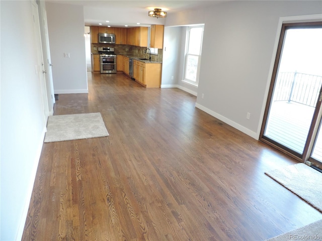 7753 W Plymouth Pl S, Littleton, CO 80128 - unfurnished living room with baseboards, a sink, dark wood-style flooring, and recessed lighting