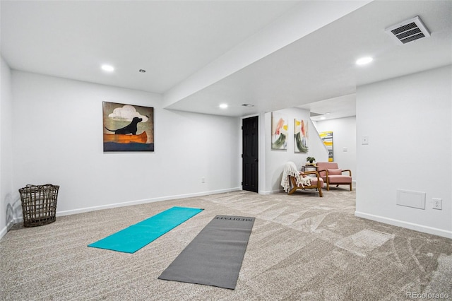 workout room with carpet flooring