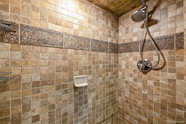 bathroom featuring tiled shower