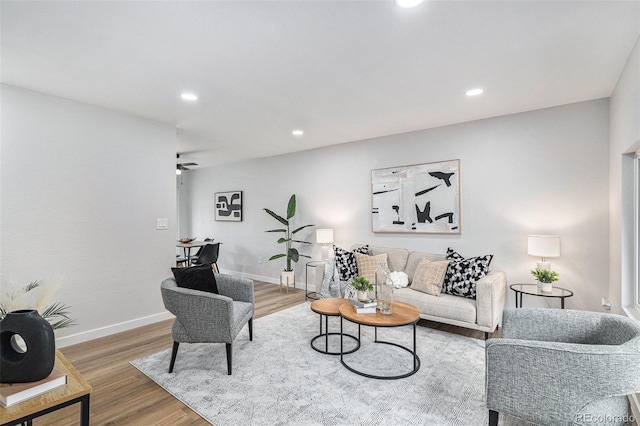living room featuring wood finished floors, recessed lighting, baseboards, and ceiling fan