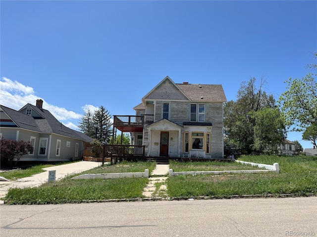 view of property featuring a front lawn