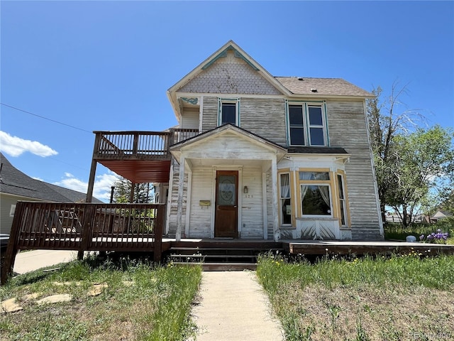 view of front facade featuring a deck