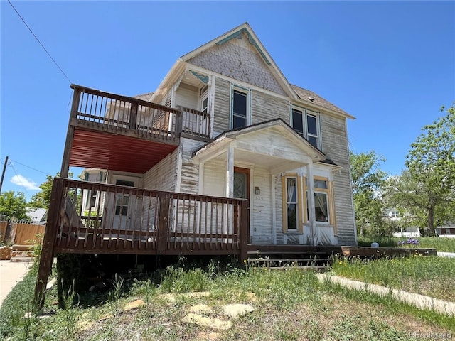 view of front of home with a balcony