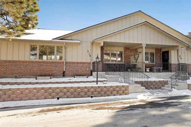 view of front of house featuring covered porch