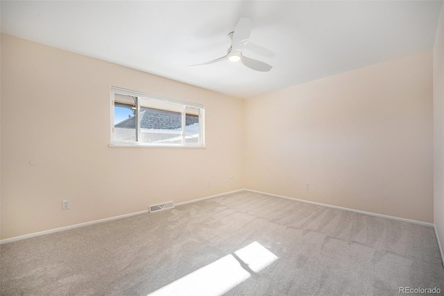 carpeted spare room featuring ceiling fan