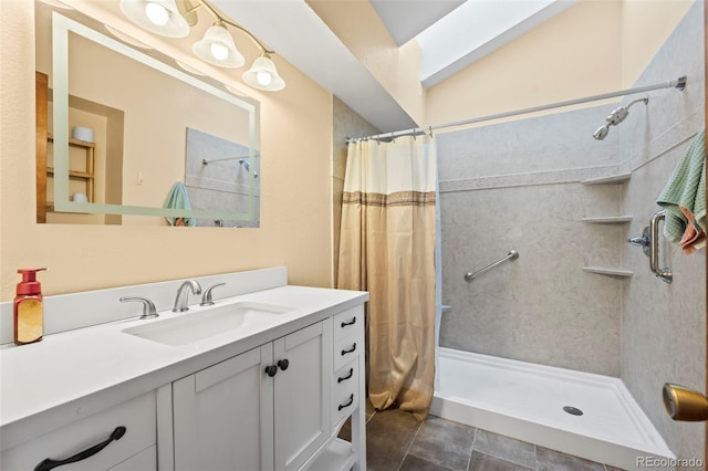 full bathroom featuring a shower with curtain and vanity