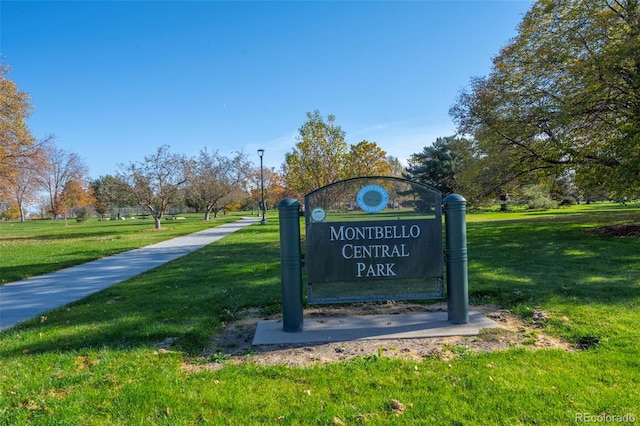 view of home's community featuring a yard