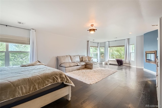 bedroom featuring dark wood-style flooring, baseboards, and recessed lighting