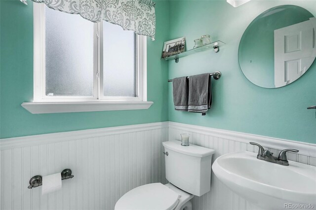 978 Mercury Cir, Lone Tree, CO 80124 - half bathroom featuring a sink and wainscoting