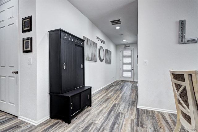 interior space featuring baseboards, visible vents, wood finished floors, and recessed lighting