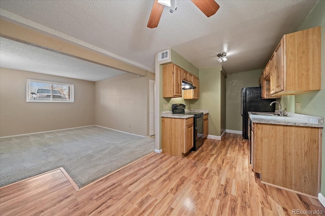 kitchen with sink, light hardwood / wood-style flooring, ceiling fan, a textured ceiling, and black / electric stove