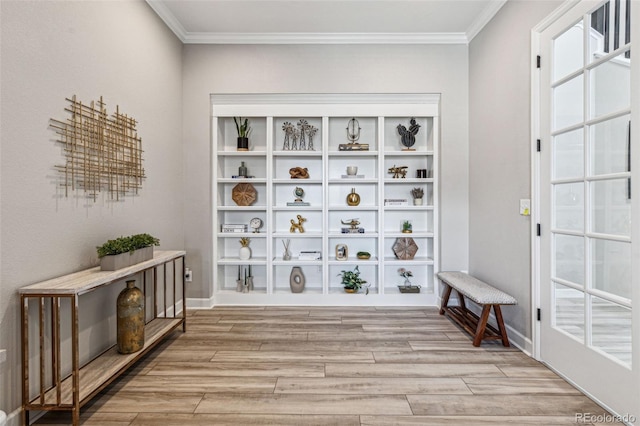 living area with crown molding, light wood-style flooring, and baseboards