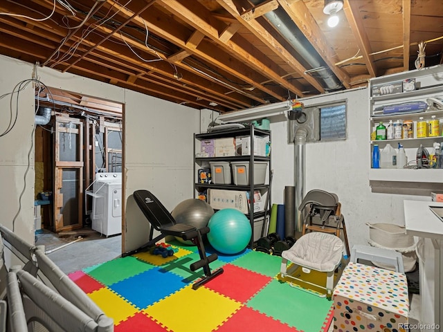 workout room with washer / clothes dryer