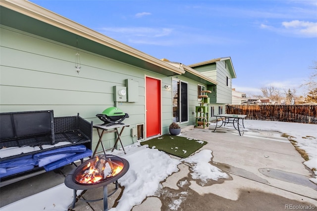 view of patio featuring an outdoor fire pit