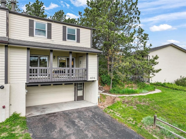 404 Raspberry Ln, Monument, CO 80132 - view of front of home featuring an attached garage, driveway, and a front lawn