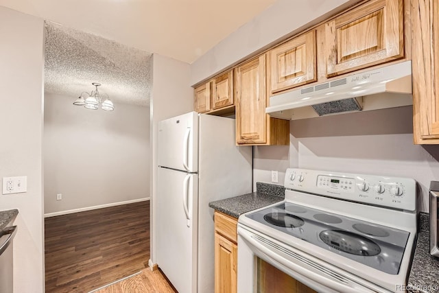 kitchen with light brown cabinets, hardwood / wood-style floors, white appliances, a textured ceiling, and a chandelier