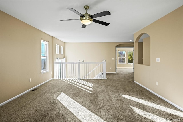 unfurnished room with carpet flooring and ceiling fan