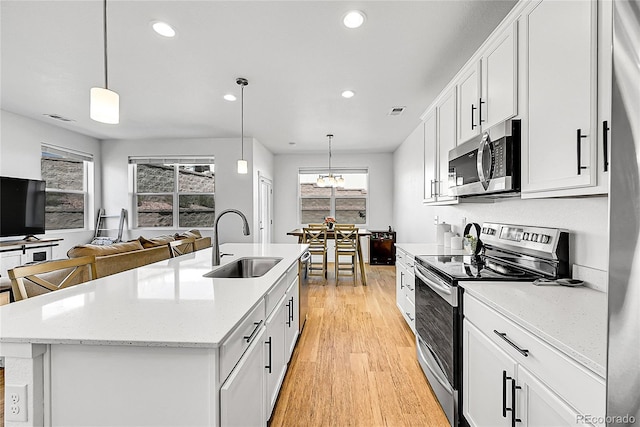 4027 E 98th Pl, Thornton, CO 80229 - kitchen featuring stainless steel appliances, a sink, light wood-style flooring, recessed lighting, and white cabinetry