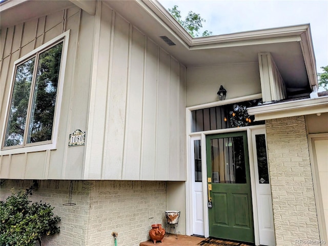 1080 Ithaca Dr, Boulder, CO 80305 - entrance to property featuring board and batten siding