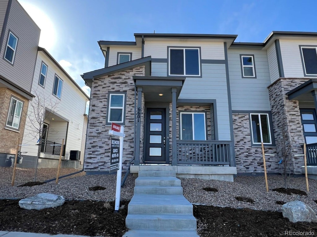 6601 N Netherland St, Aurora, CO 80019 - view of front facade featuring stone siding