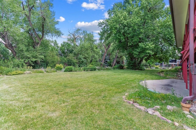 9 Rangeview Dr, Wheat Ridge, CO 80215 - view of grassy yard with a patio area