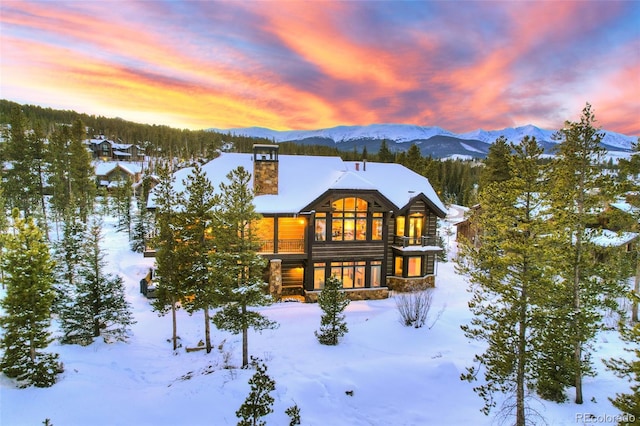 view of front of house featuring a mountain view