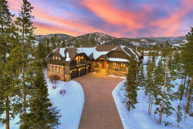 view of front of property with a garage and a mountain view