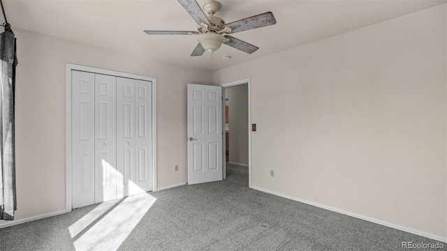 unfurnished bedroom with carpet floors, ceiling fan, baseboards, and a closet