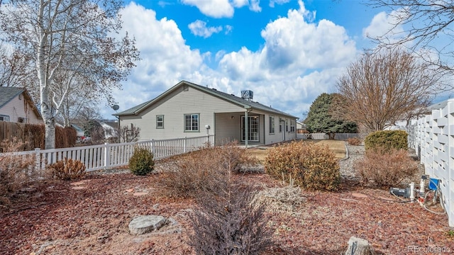 view of front of property featuring a fenced backyard