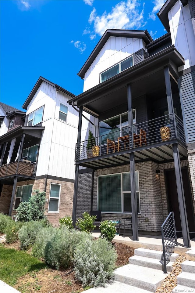 5189 Vivian St, Wheat Ridge, CO 80033 - view of front of property featuring a balcony and brick siding