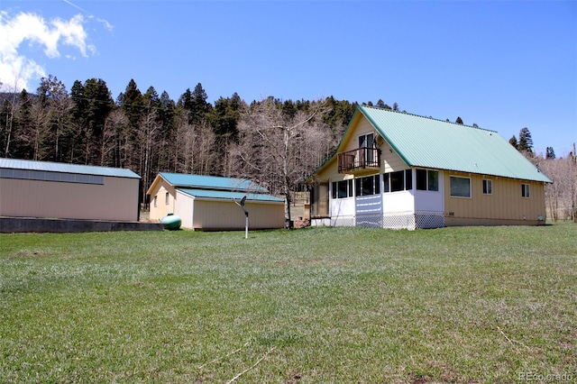 view of yard featuring a balcony