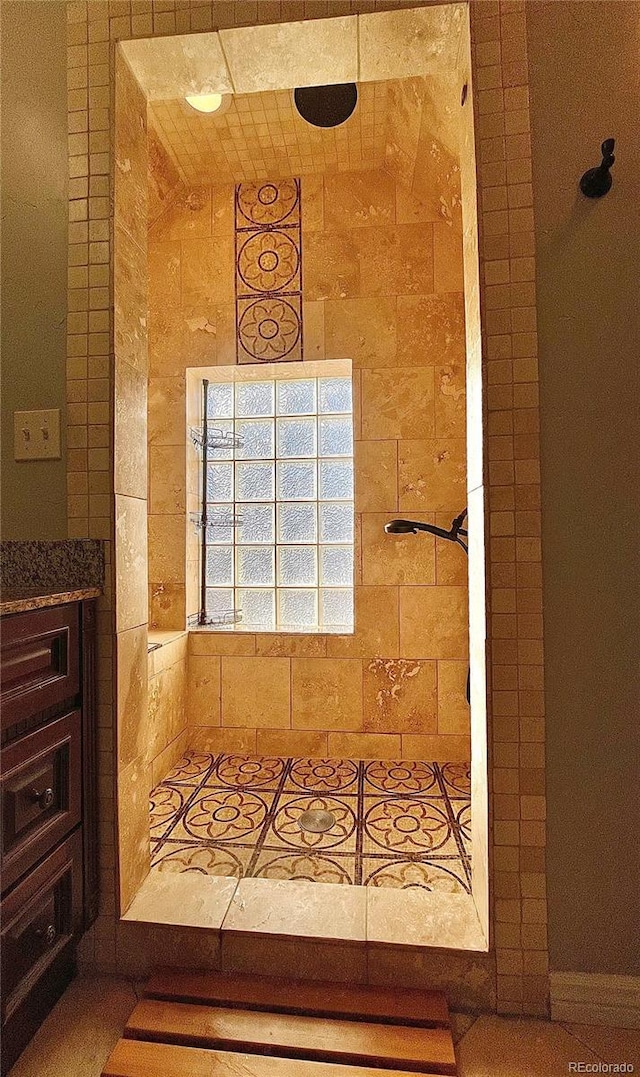 bathroom featuring tiled shower