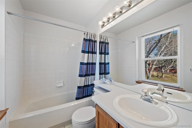8441 Urban Ct, Arvada, CO 80005 - bathroom with toilet, vanity, and shower / bath combo