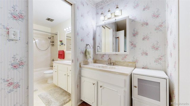 663 S Xenon Ct, Lakewood, CO 80228 - full bathroom with vanity, wallpapered walls, and shower / bath combo with shower curtain