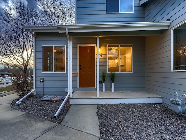 entrance to property featuring a porch