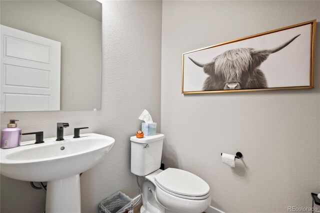 bathroom featuring toilet and sink