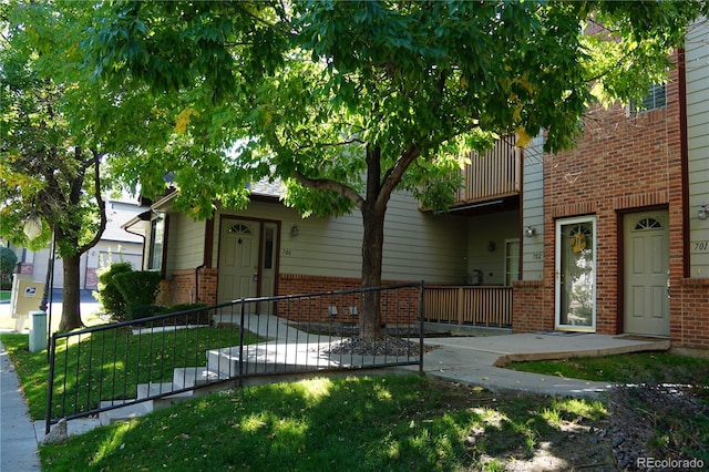 view of front of property featuring brick siding