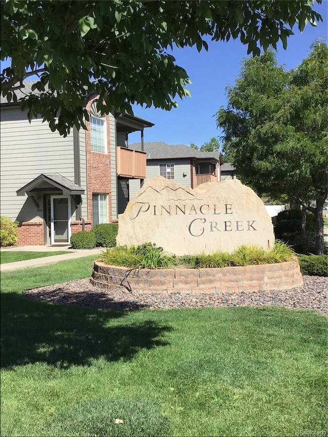 community sign featuring a lawn