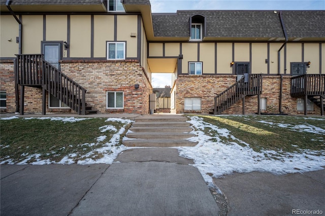 exterior space featuring a lawn