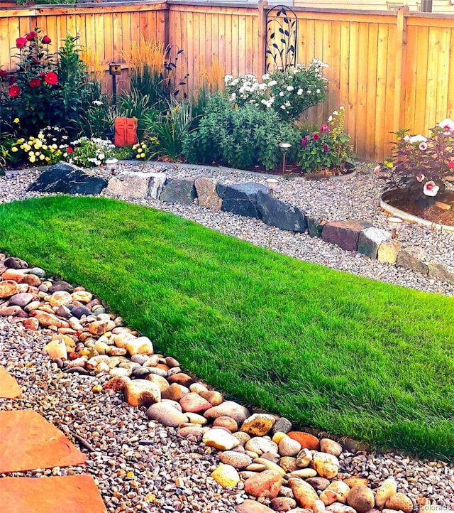 15804 Elizabeth Cir E, Thornton, CO 80602 - view of yard
