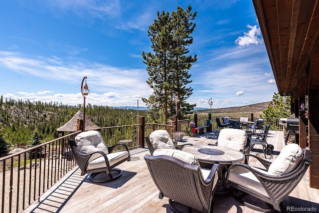 deck with outdoor dining space