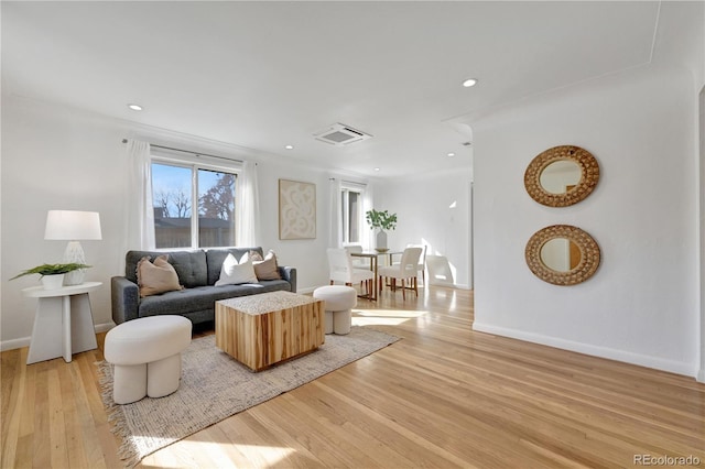 living room featuring recessed lighting, visible vents, light wood-style flooring, and baseboards