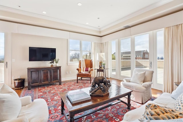 living room with recessed lighting, baseboards, ornamental molding, visible vents, and wood finished floors