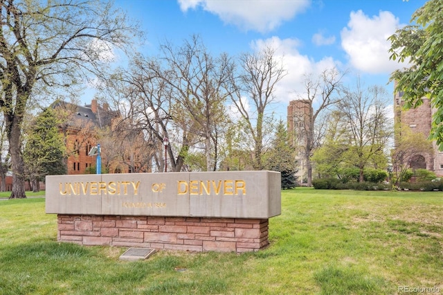 community sign featuring a yard