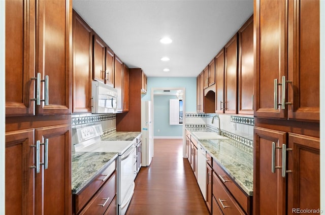 kitchen featuring sink, white appliances, tasteful backsplash, and dark wood-type flooring