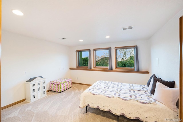 bedroom with carpet flooring, baseboards, visible vents, and recessed lighting