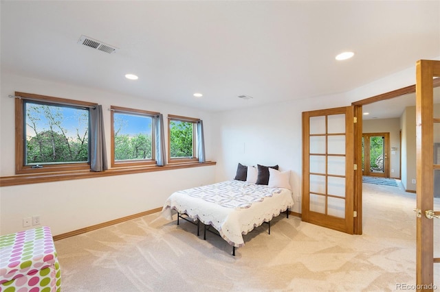 bedroom featuring carpet floors, baseboards, visible vents, and recessed lighting