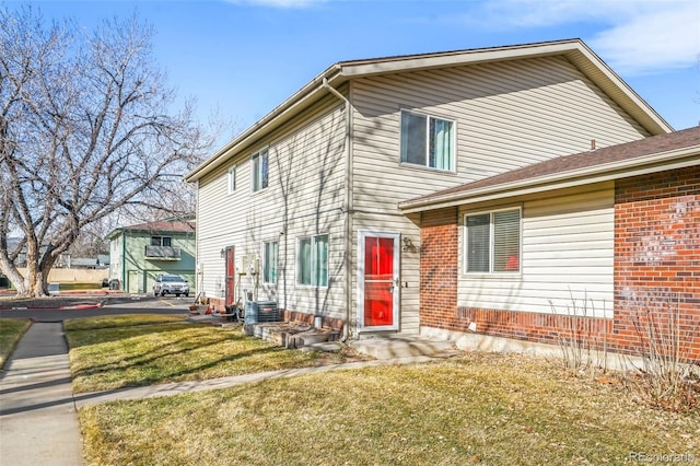 view of front of property with a front lawn