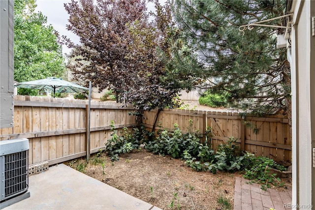 view of yard with central AC unit