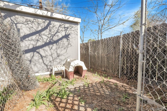 3022 Blackhawk St, Aurora, CO 80011 - view of yard featuring fence